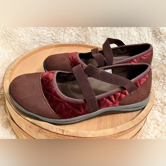 EUC Lands End Mary Jane Women’s Shoes Burgundy Suede  Stretch Strap 8D - Picture 5 of 8